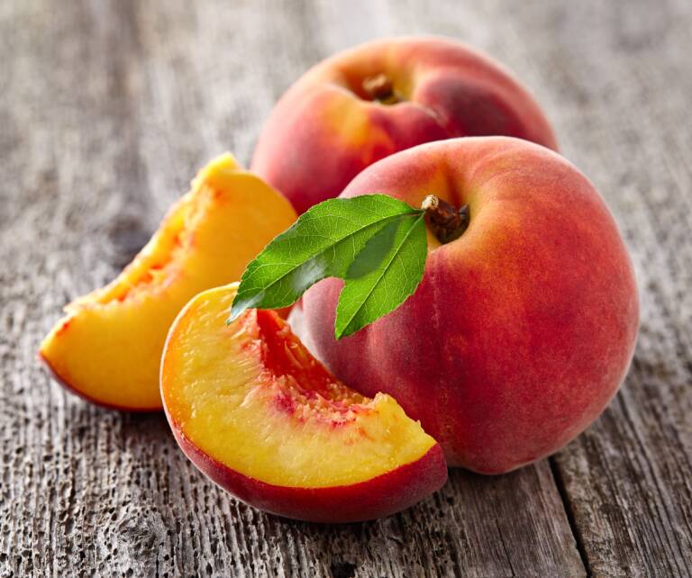 fresh-peaches-on-rustic-wood-surface-2026-01-07-00-23-08-utc